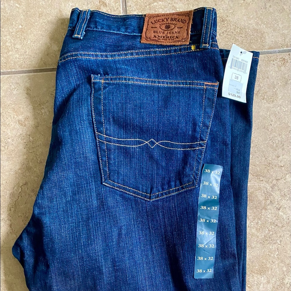 Men’s NWT Lucky Brand Jeans, relaxed fit, size 38x32. Soft denim.